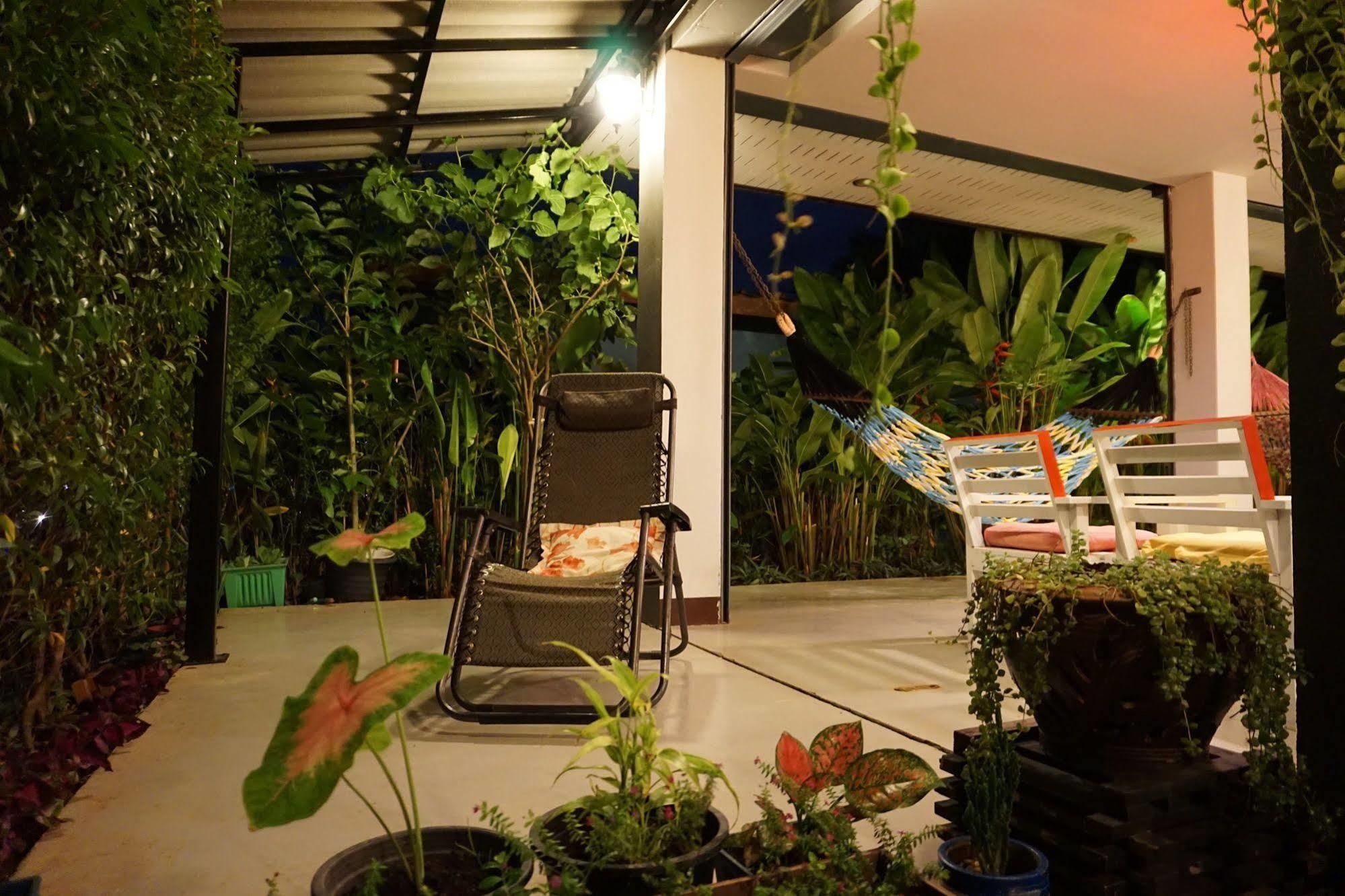 Lom La Lanta Hotel Koh Lanta Exterior photo