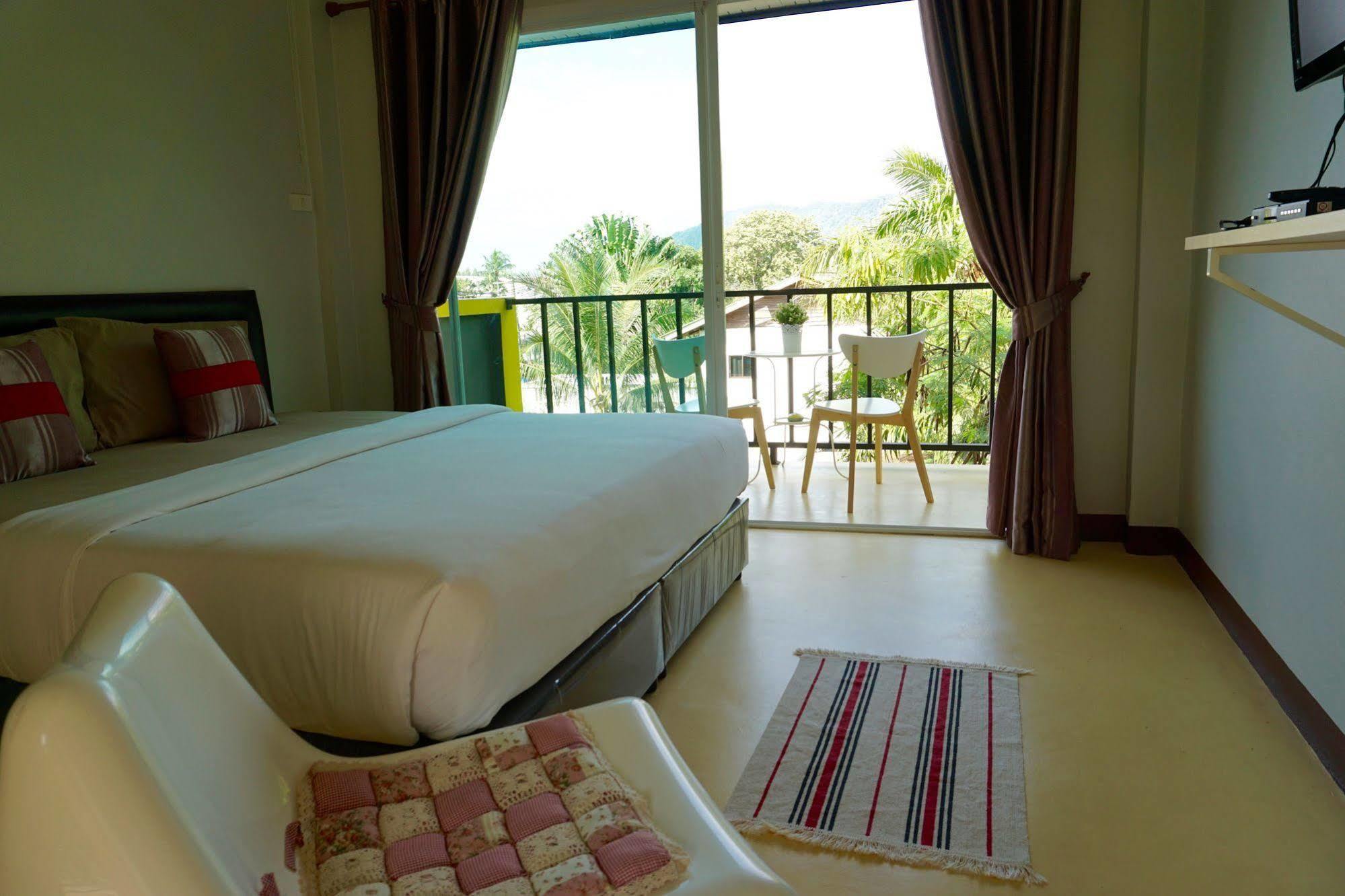 Lom La Lanta Hotel Koh Lanta Exterior photo