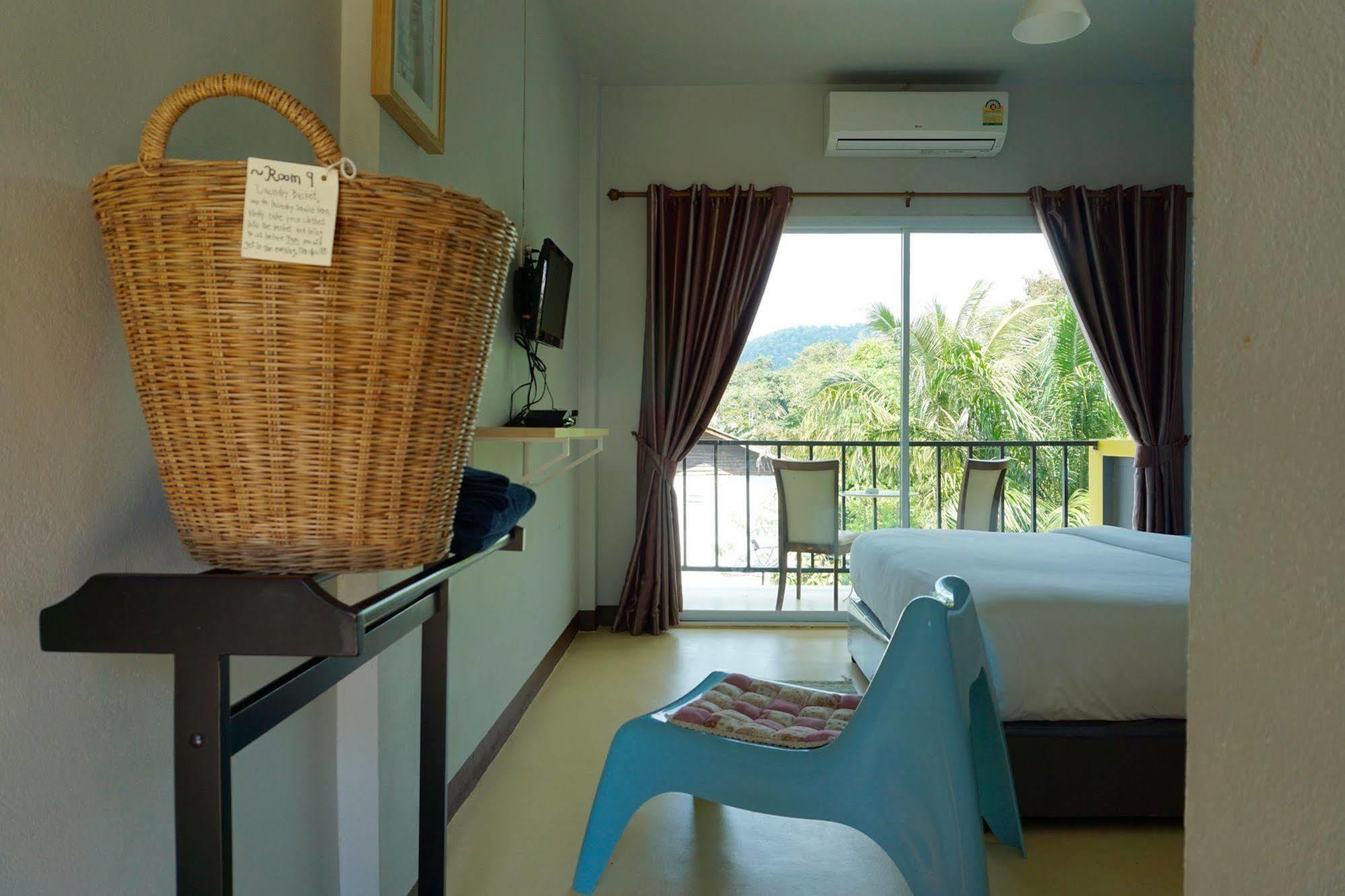 Lom La Lanta Hotel Koh Lanta Exterior photo